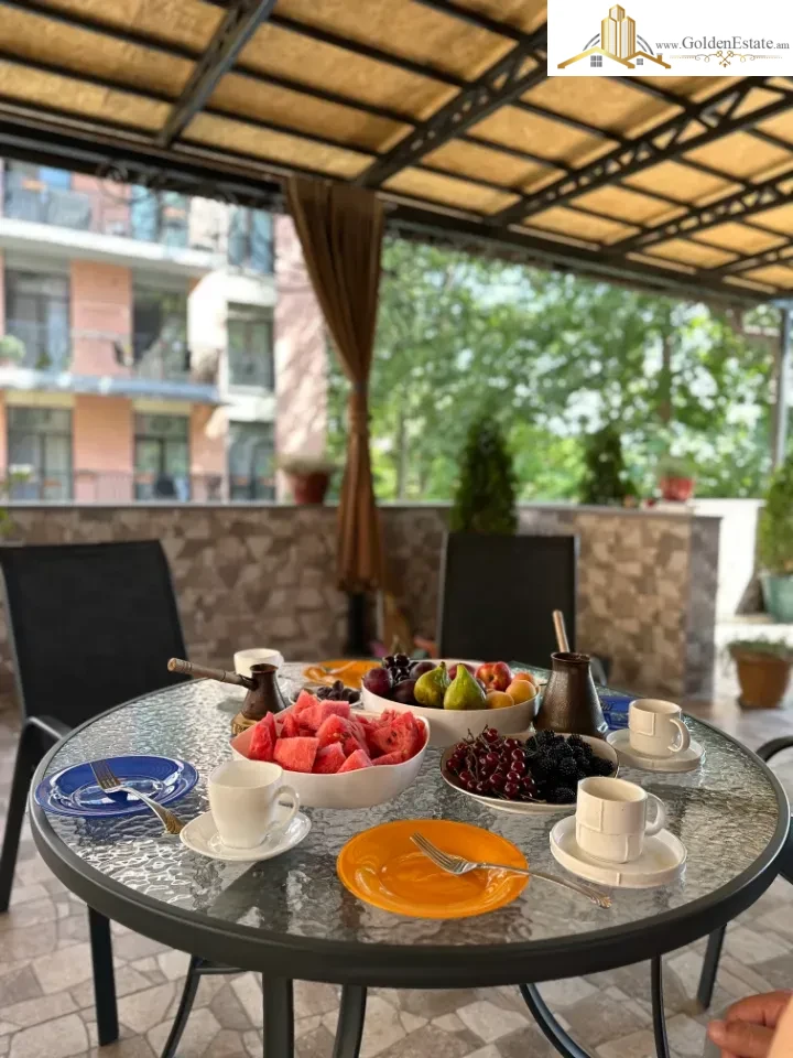 4 սենյականոց բնակարան նորակառույց շենքում Դավթաշենի 3-րդ զանգվածում, 150 քմ, 3/5 հարկ, 2 սանհանգույց