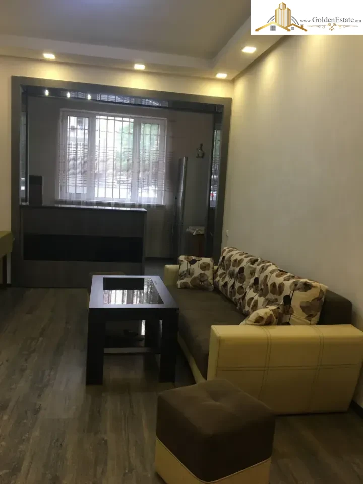 2 սենյականոց բնակարան Նաիրի Զարյան փողոցում Արաբկիրում, 60 քմ, 1/4 հարկ, բարձր առաստաղներ, քարե շենք