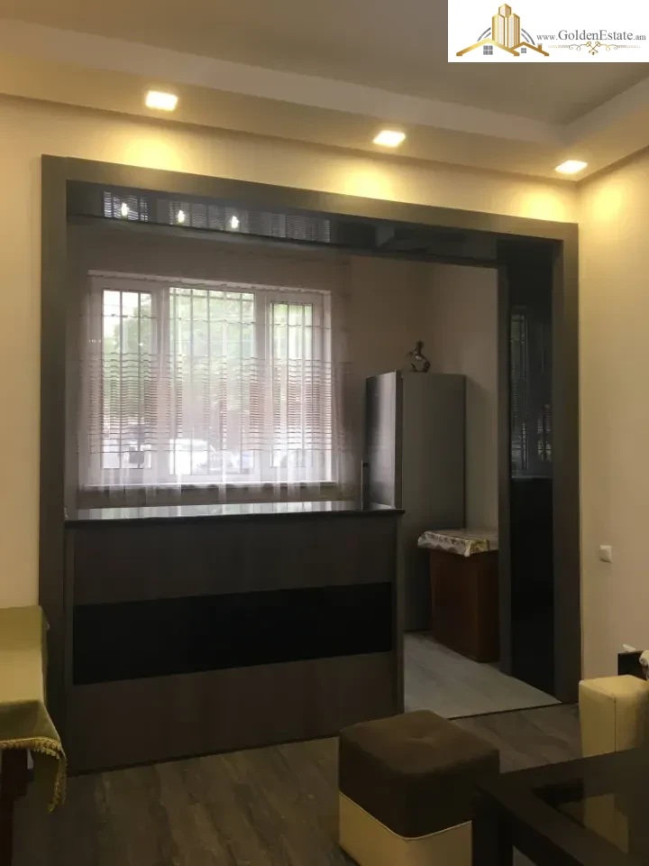 2 սենյականոց բնակարան Նաիրի Զարյան փողոցում Արաբկիրում, 60 քմ, 1/4 հարկ, բարձր առաստաղներ, քարե շենք