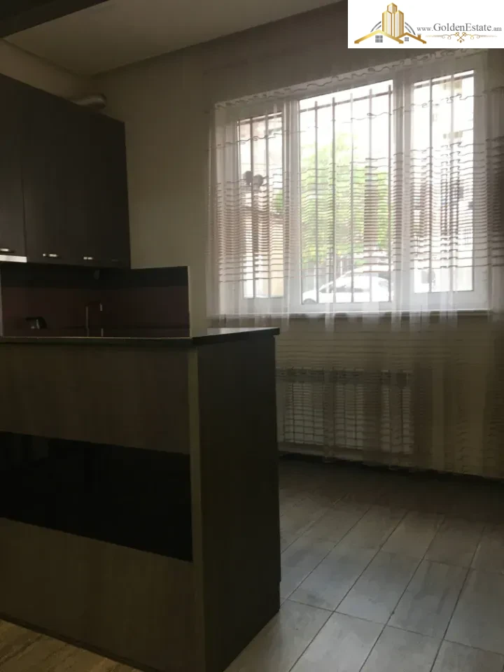 2 սենյականոց բնակարան Նաիրի Զարյան փողոցում Արաբկիրում, 60 քմ, 1/4 հարկ, բարձր առաստաղներ, քարե շենք