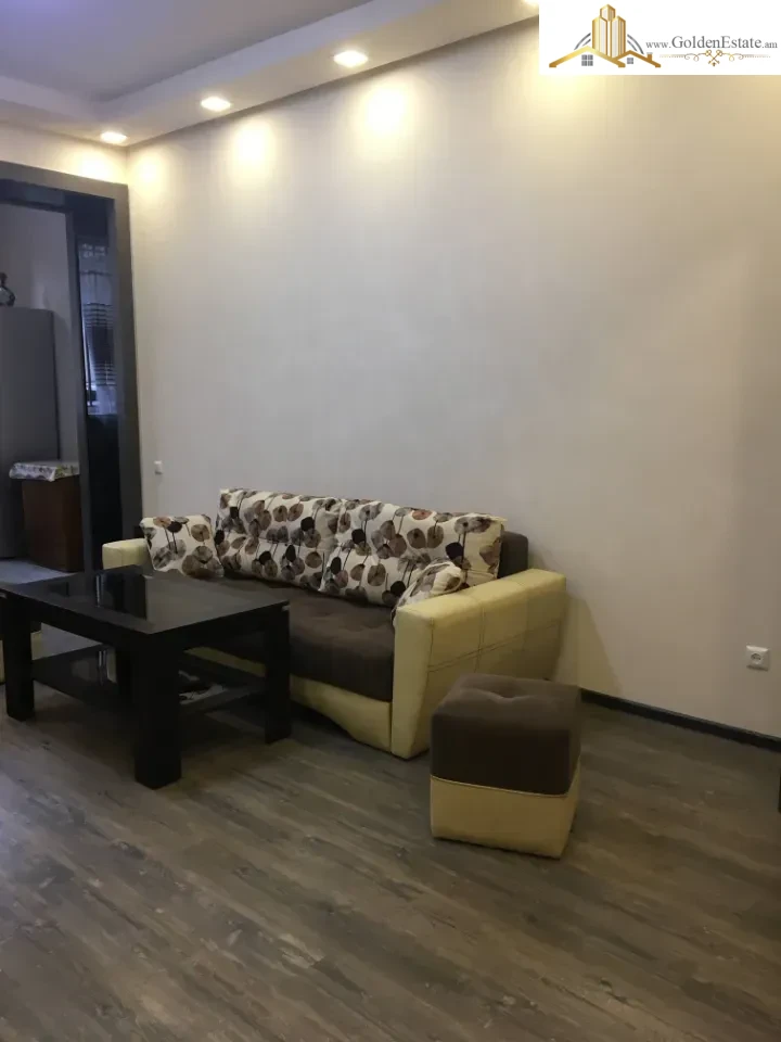 2 սենյականոց բնակարան Նաիրի Զարյան փողոցում Արաբկիրում, 60 քմ, 1/4 հարկ, բարձր առաստաղներ, քարե շենք