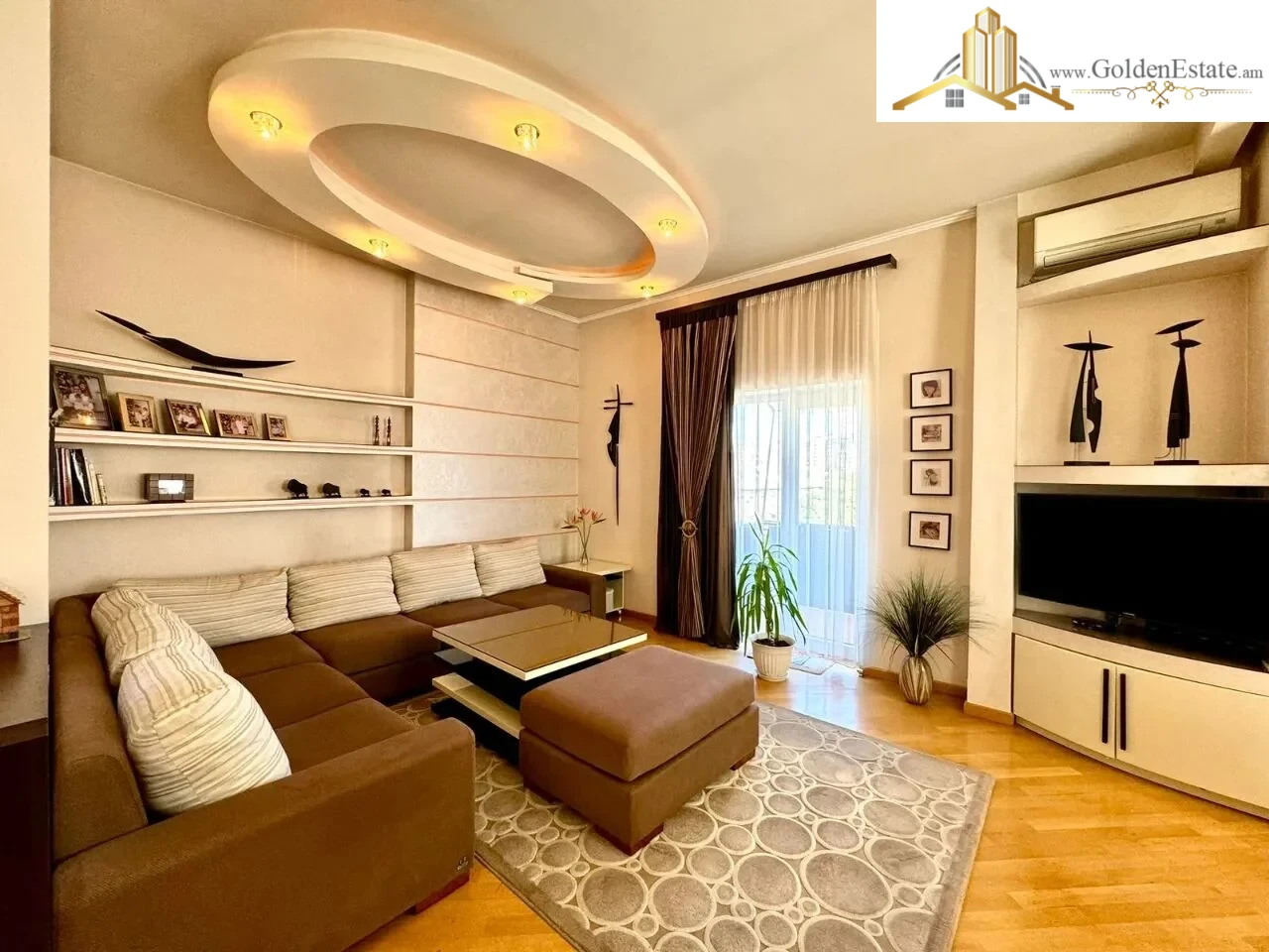 4 սենյականոց բնակարան Նար-Դոսի փողոցում կենտրոնում, 113 քմ, բարձր առաստաղներ, քարե շենք