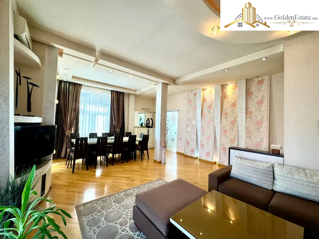 4 սենյականոց բնակարան Նար-Դոսի փողոցում կենտրոնում, 113 քմ, բարձր առաստաղներ, քարե շենք