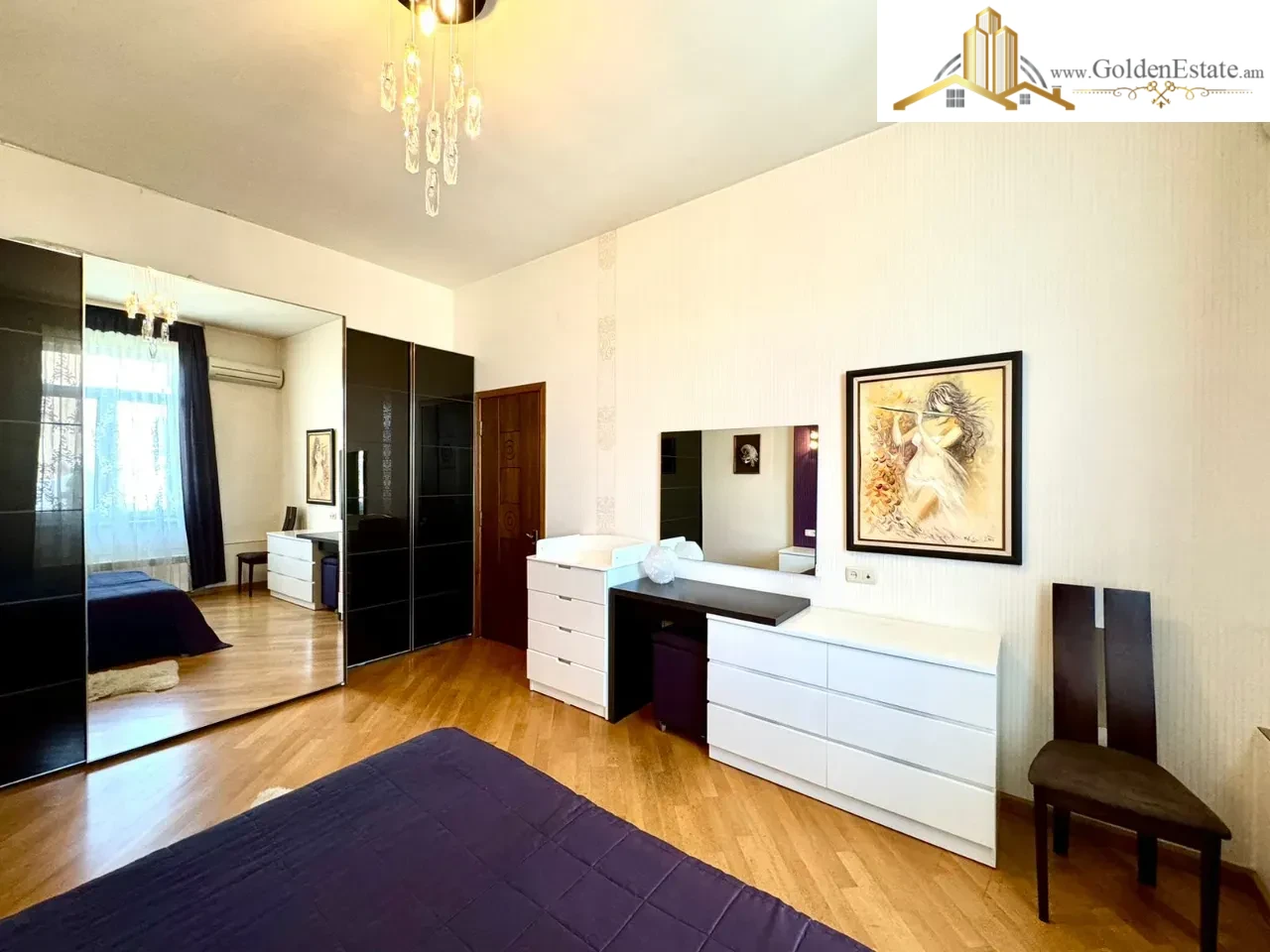 4 սենյականոց բնակարան Նար-Դոսի փողոցում կենտրոնում, 113 քմ, բարձր առաստաղներ, քարե շենք