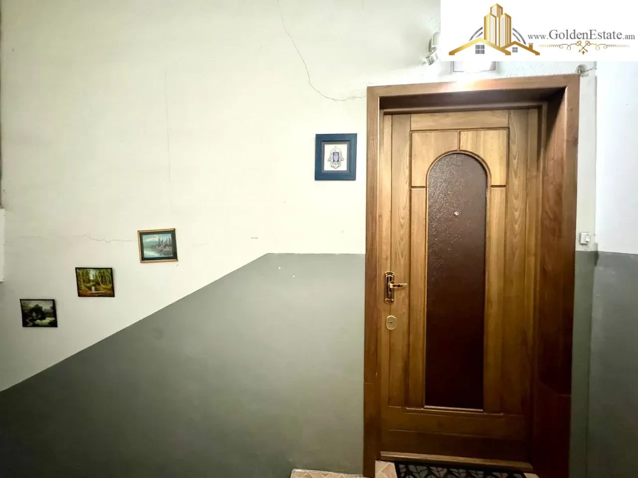 4 սենյականոց բնակարան Նար-Դոսի փողոցում կենտրոնում, 113 քմ, բարձր առաստաղներ, քարե շենք