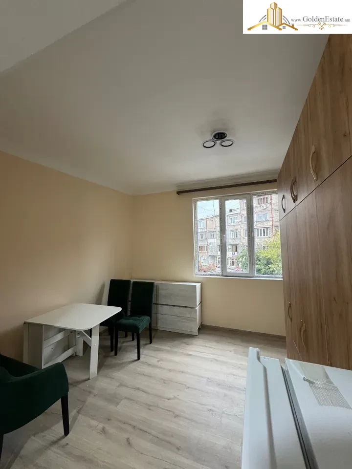 1 սենյականոց բնակարան Վարշավյան փողոցում Քանաքեռ-Զեյթունում, 30 քմ, բարձր առաստաղներ, քարե շենք