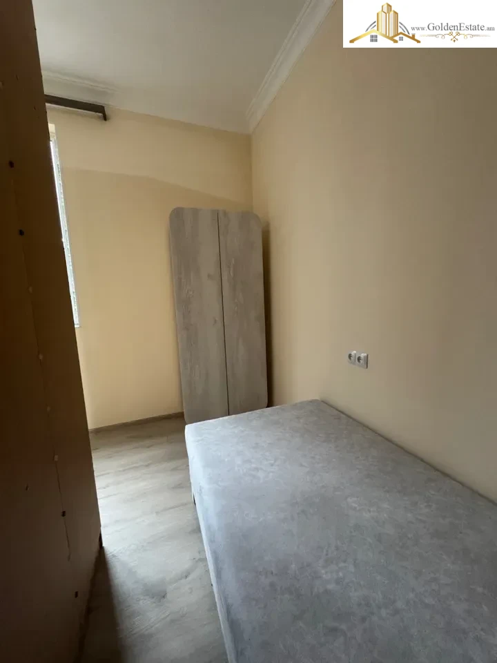 1 սենյականոց բնակարան Վարշավյան փողոցում Քանաքեռ-Զեյթունում, 30 քմ, բարձր առաստաղներ, քարե շենք