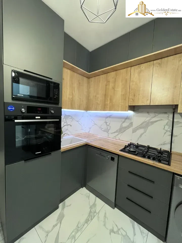 3 սենյականոց բնակարան Ավետ Ավետիսյան փողոցում Արաբկիրում, 77 քմ, նախավերջին հարկ, քարե շենք