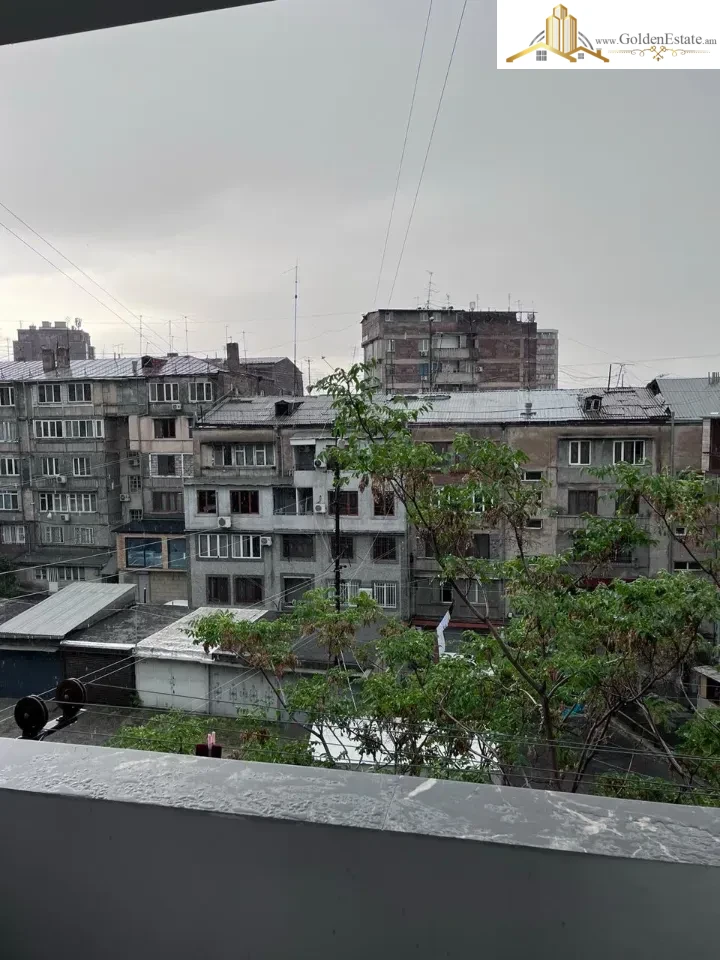 3 սենյականոց բնակարան Ավետ Ավետիսյան փողոցում Արաբկիրում, 77 քմ, նախավերջին հարկ, քարե շենք