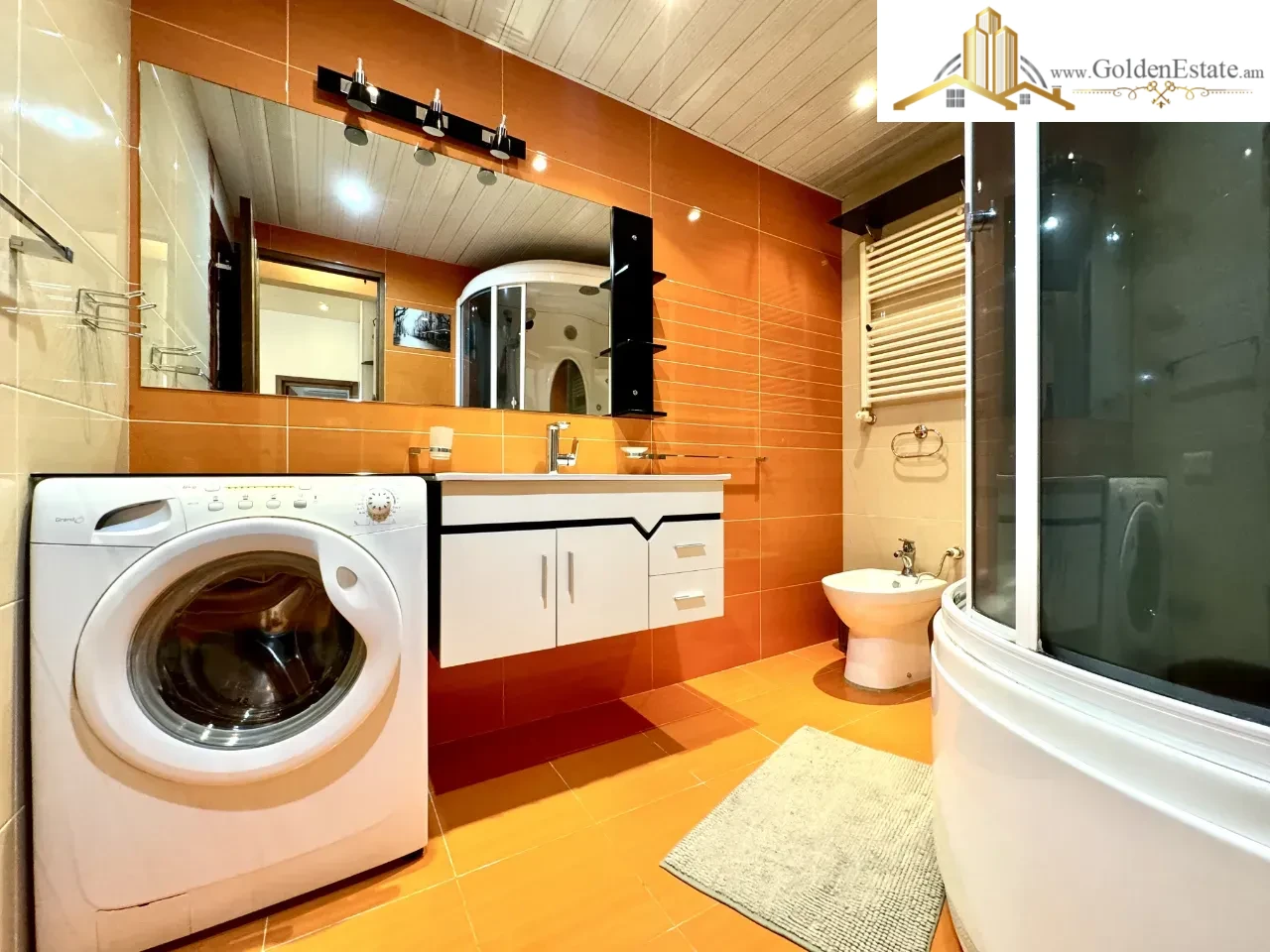 4 սենյականոց բնակարան Նար-Դոսի փողոցում կենտրոնում, 113 քմ, բարձր առաստաղներ, քարե շենք