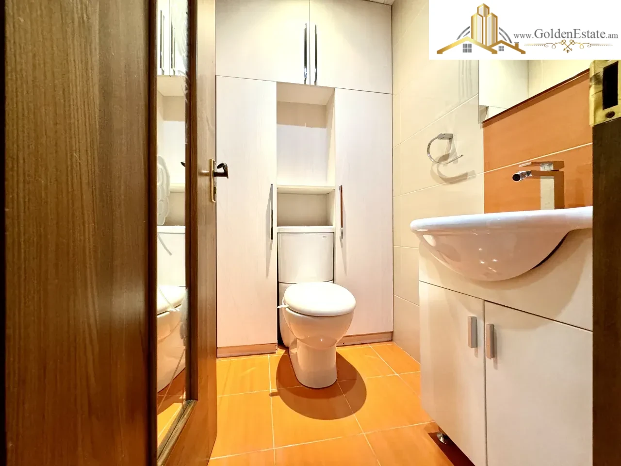 4 սենյականոց բնակարան Նար-Դոսի փողոցում կենտրոնում, 113 քմ, բարձր առաստաղներ, քարե շենք