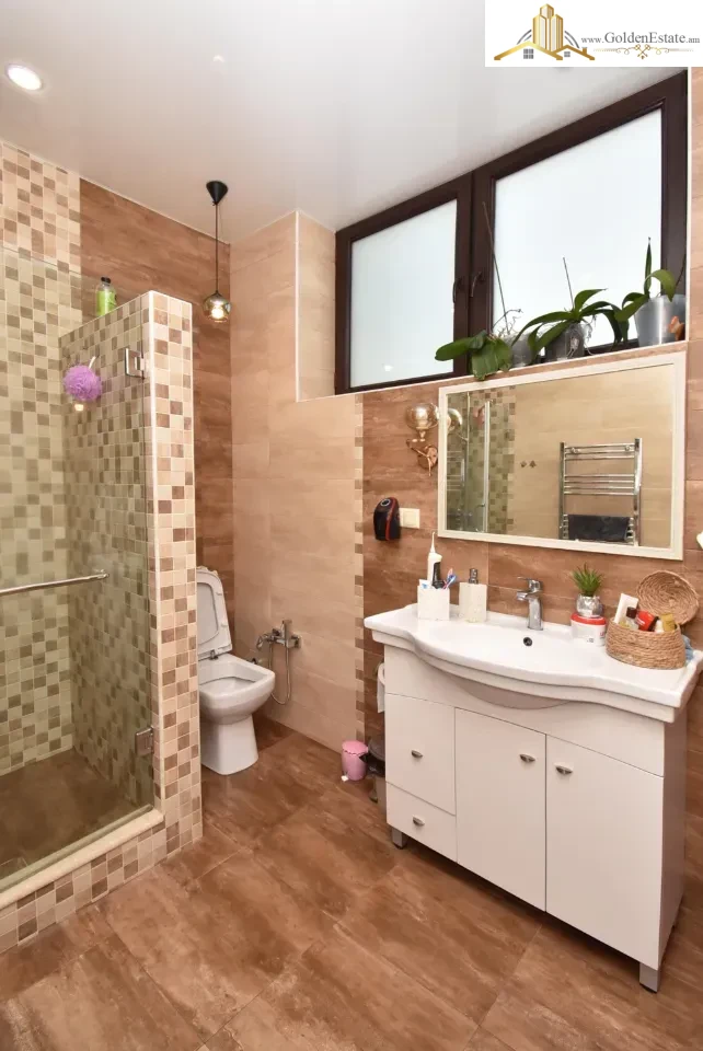 4 սենյականոց բնակարան նորակառույց շենքում Դավթաշենի 3-րդ զանգվածում, 150 քմ, 3/5 հարկ, 2 սանհանգույց