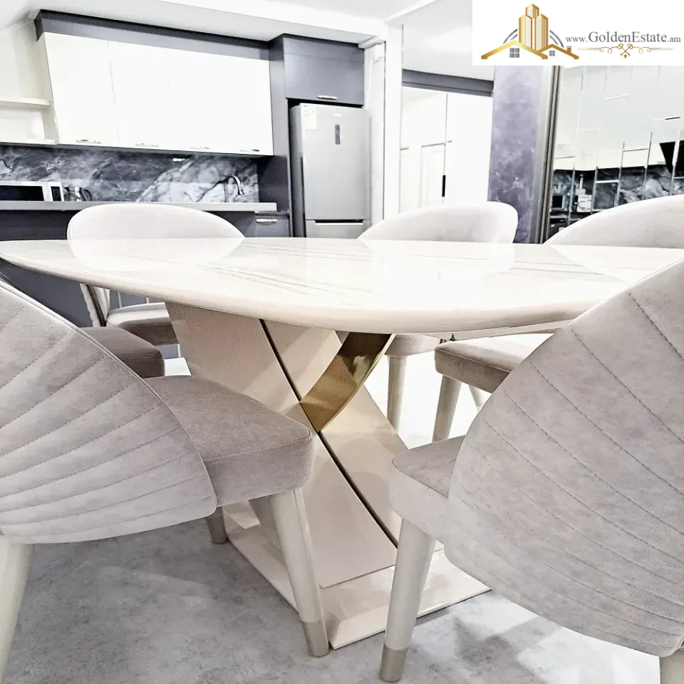 3 սենյականոց բնակարան Սայաթ-Նովայի պողոտայում կենտրոնում, 80 քմ, բարձր առաստաղներ, քարե շենք