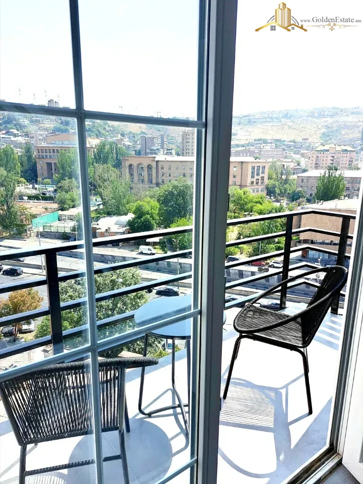 3 սենյականոց բնակարան Սայաթ-Նովայի պողոտայում կենտրոնում, 80 քմ, բարձր առաստաղներ, քարե շենք