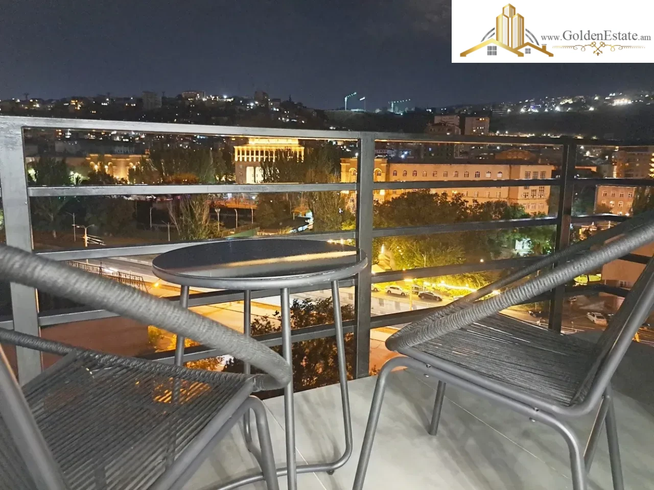 3 սենյականոց բնակարան Սայաթ-Նովայի պողոտայում կենտրոնում, 80 քմ, բարձր առաստաղներ, քարե շենք