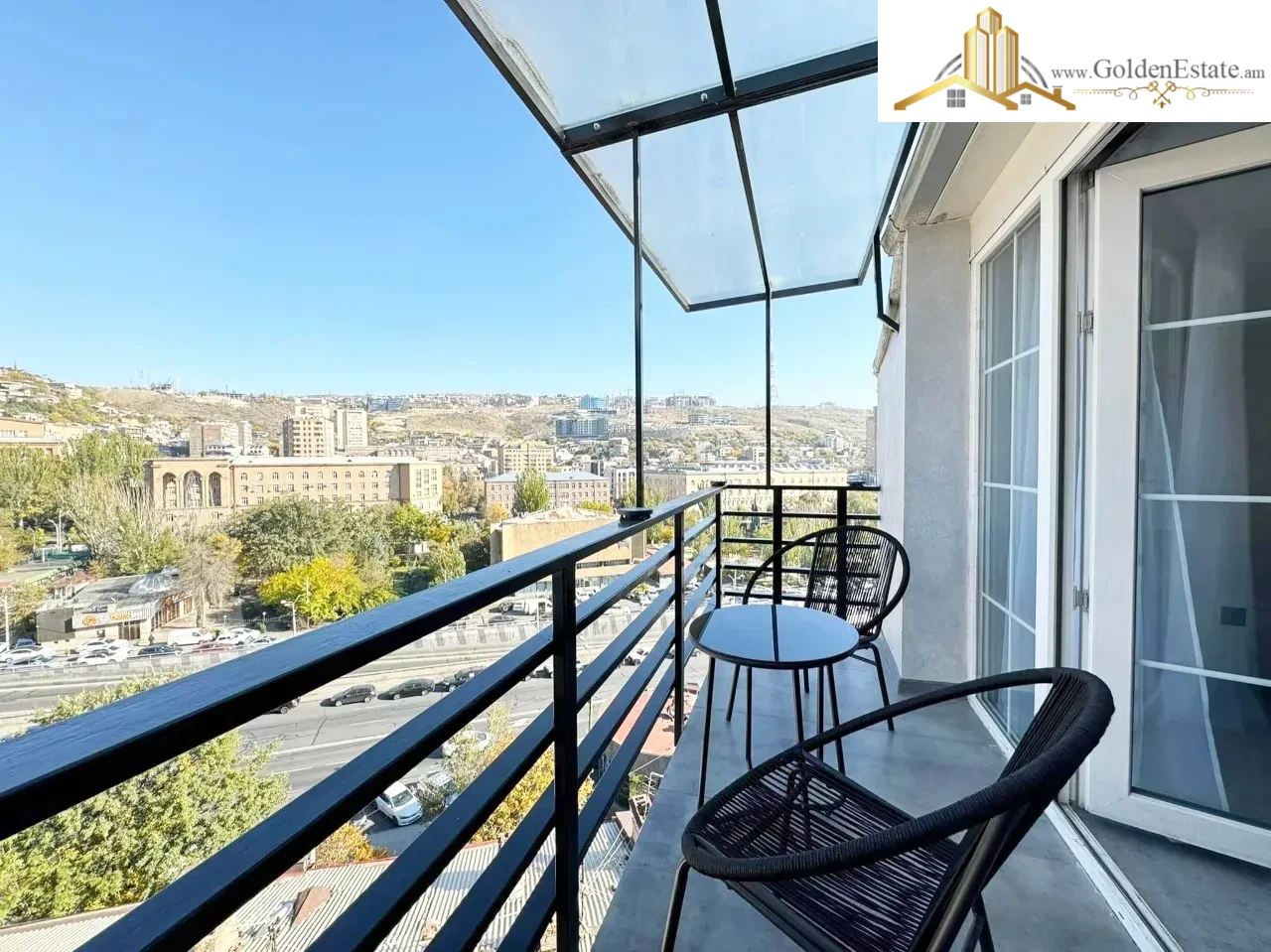 3 սենյականոց բնակարան Սայաթ-Նովայի պողոտայում կենտրոնում, 80 քմ, բարձր առաստաղներ, քարե շենք