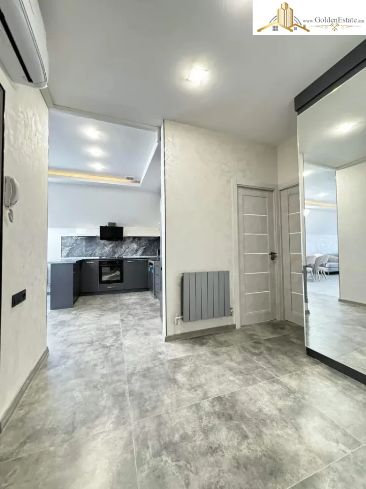 3 սենյականոց բնակարան Սայաթ-Նովայի պողոտայում կենտրոնում, 80 քմ, բարձր առաստաղներ, քարե շենք