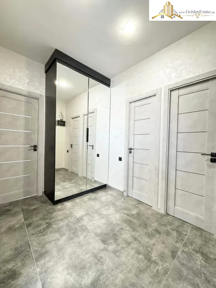 3 սենյականոց բնակարան Սայաթ-Նովայի պողոտայում կենտրոնում, 80 քմ, բարձր առաստաղներ, քարե շենք