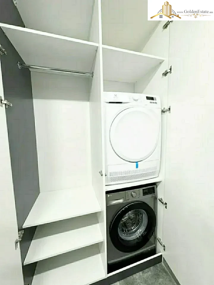 3 սենյականոց բնակարան Սայաթ-Նովայի պողոտայում կենտրոնում, 80 քմ, բարձր առաստաղներ, քարե շենք