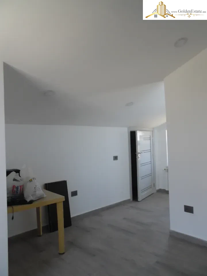 Երեք հարկանի տուն Դավթաշեն 1-ին թաղամասում Դավթաշենում, 153 քմ, 153 քմ հողի վրա, 3+ սանհանգույց