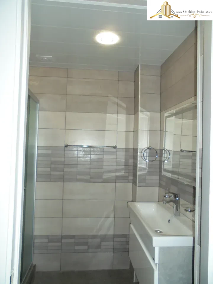 Երեք հարկանի տուն Դավթաշեն 1-ին թաղամասում Դավթաշենում, 153 քմ, 153 քմ հողի վրա, 3+ սանհանգույց