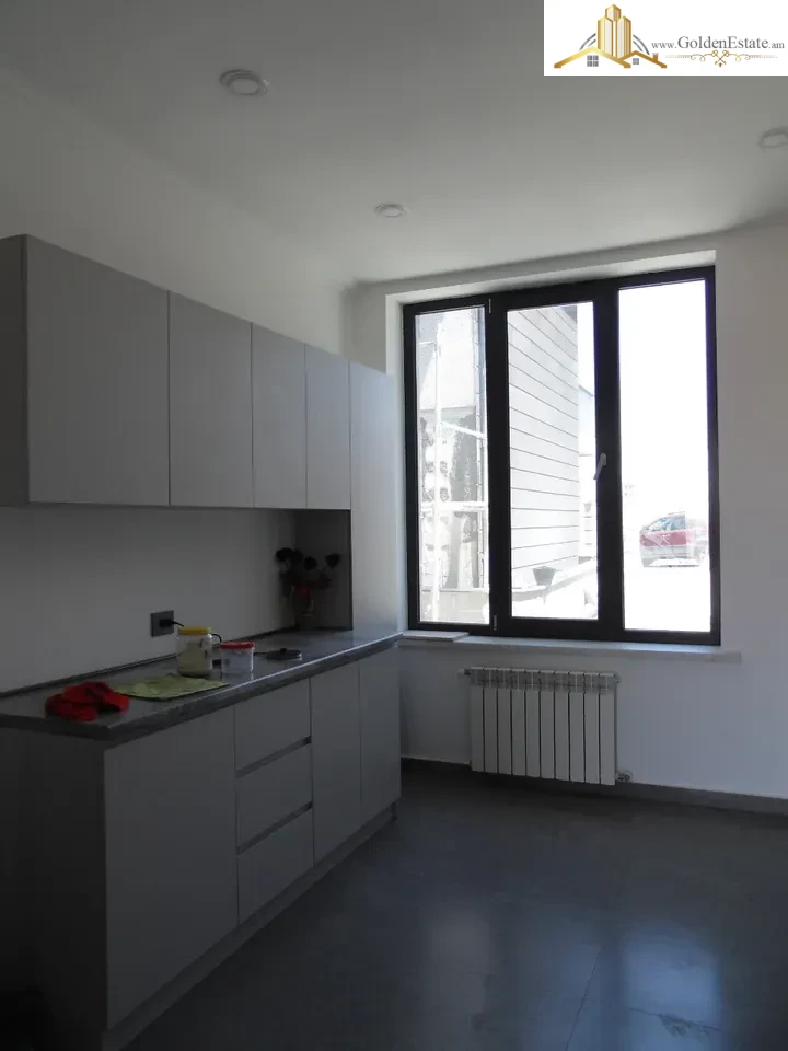 Երեք հարկանի տուն Դավթաշեն 1-ին թաղամասում Դավթաշենում, 153 քմ, 153 քմ հողի վրա, 3+ սանհանգույց