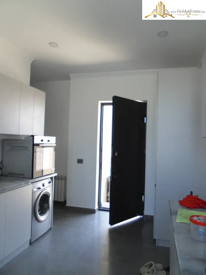 Երեք հարկանի տուն Դավթաշեն 1-ին թաղամասում Դավթաշենում, 153 քմ, 153 քմ հողի վրա, 3+ սանհանգույց