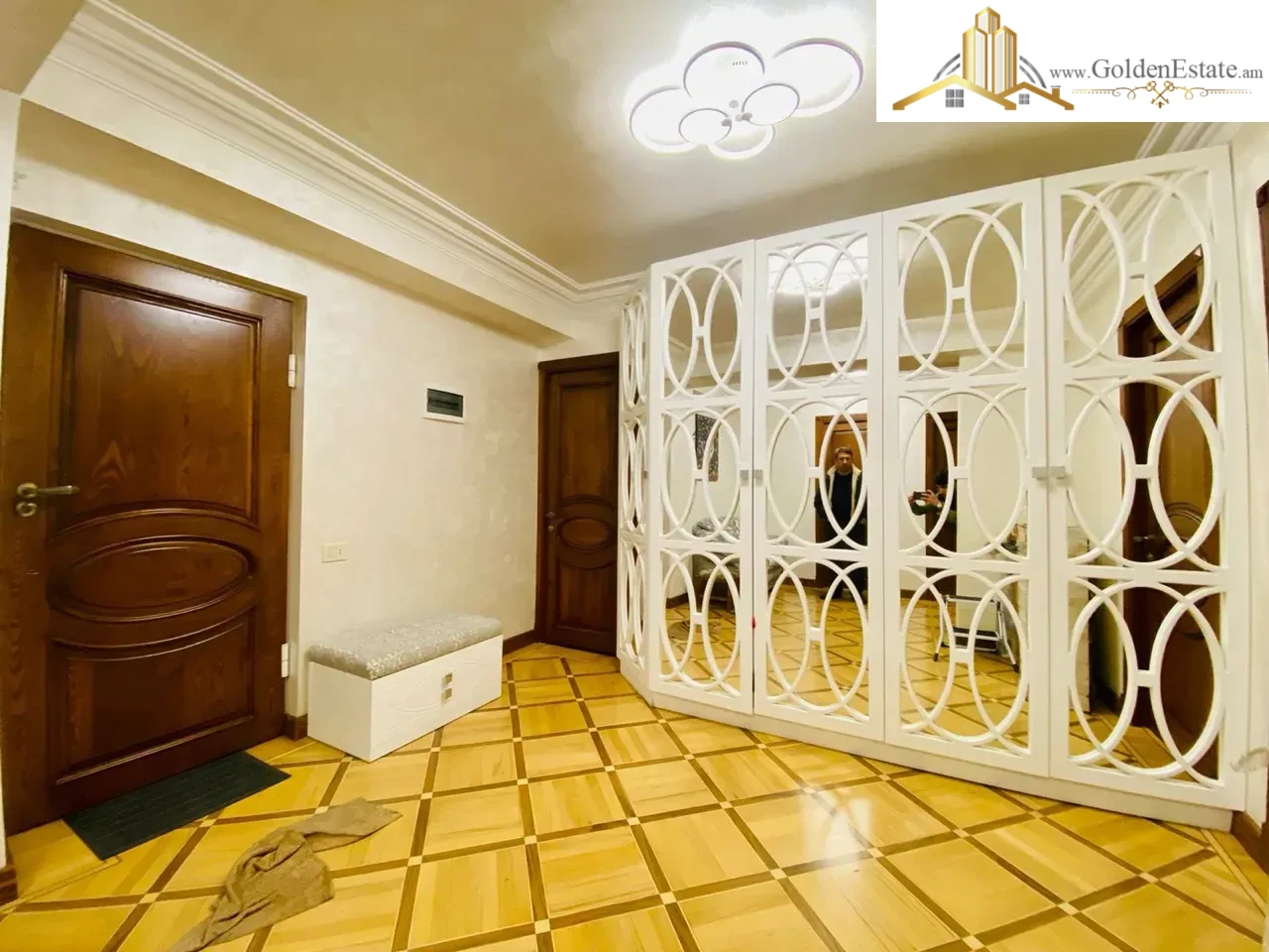 3 սենյականոց բնակարան նորակառույց շենքում Դավիթ Հովհաննեսի փողոցում կենտրոնում, 88 քմ, 4/12 հարկ