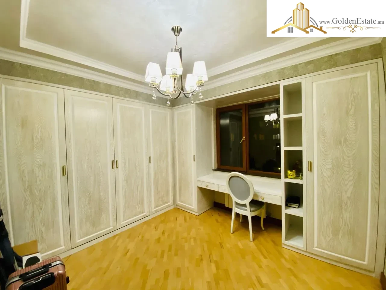 3 սենյականոց բնակարան նորակառույց շենքում Դավիթ Հովհաննեսի փողոցում կենտրոնում, 88 քմ, 4/12 հարկ