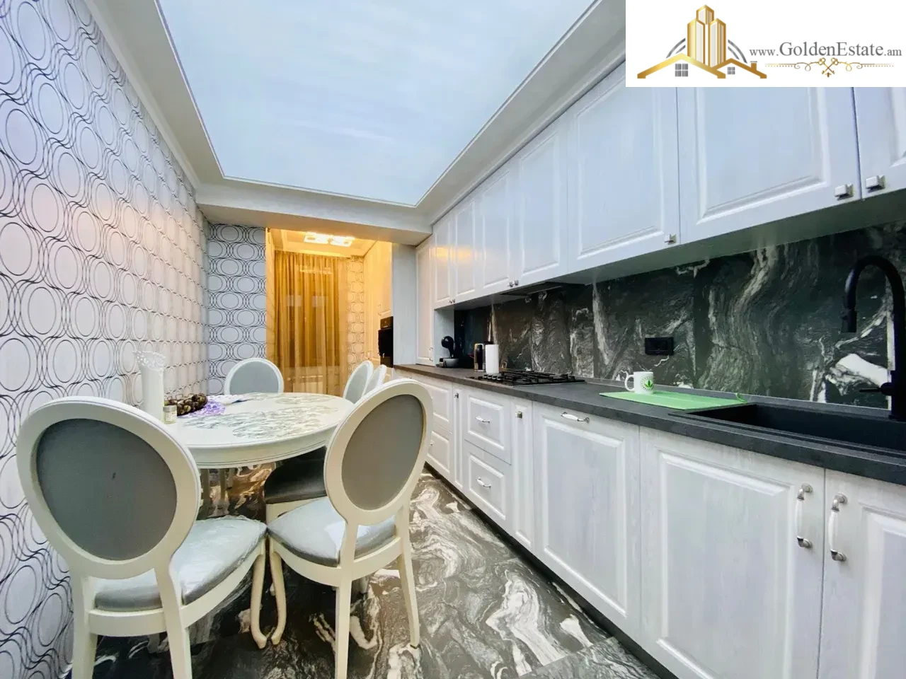 3 սենյականոց բնակարան նորակառույց շենքում Դավիթ Հովհաննեսի փողոցում կենտրոնում, 88 քմ, 4/12 հարկ