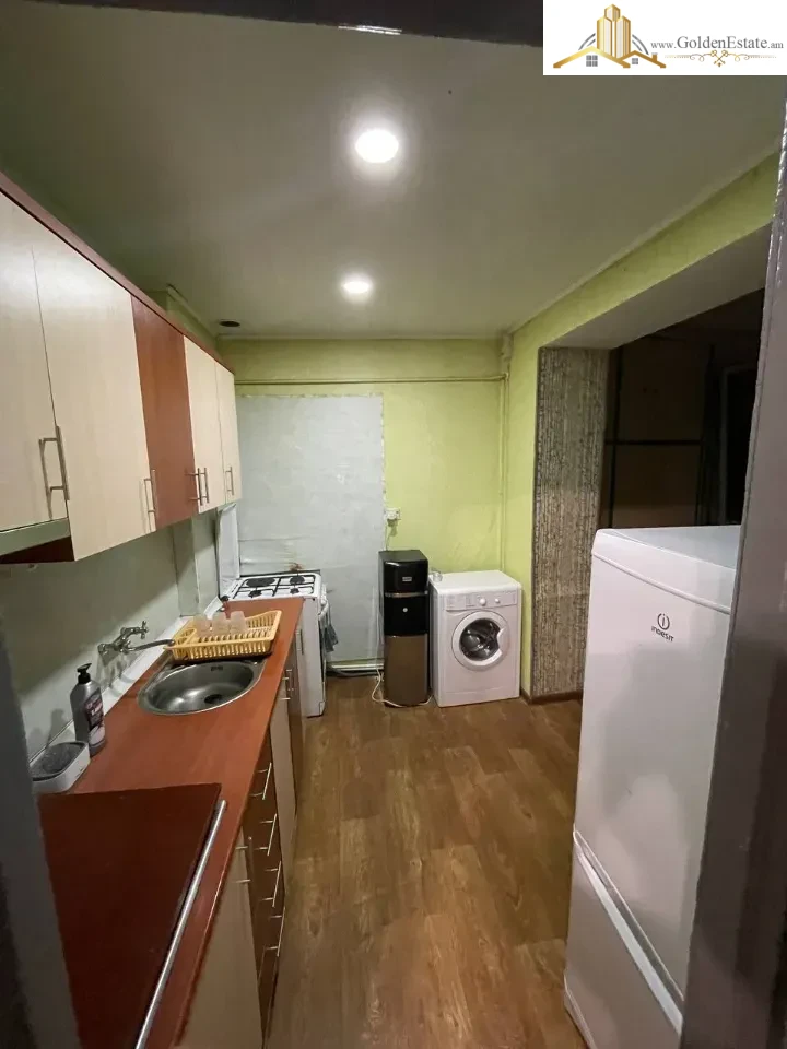 2 սենյականոց բնակարան Աղբյուր Սերոբի փողոցում Արաբկիրում, 72 քմ, նախավերջին հարկ, քարե շենք