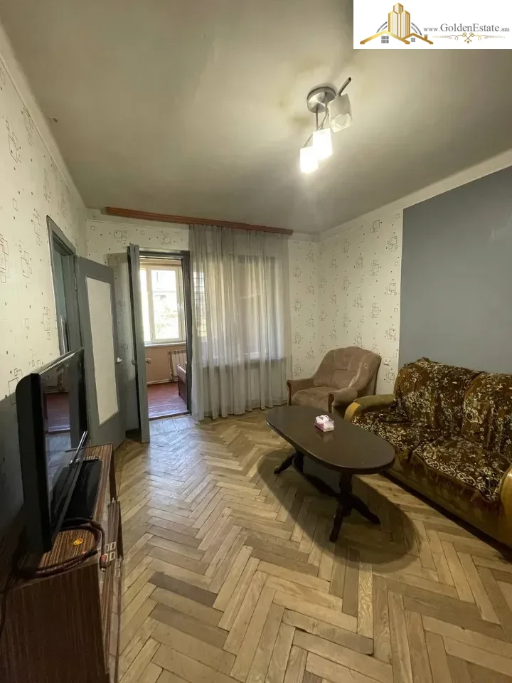 2 սենյականոց բնակարան Աղբյուր Սերոբի փողոցում Արաբկիրում, 72 քմ, նախավերջին հարկ, քարե շենք