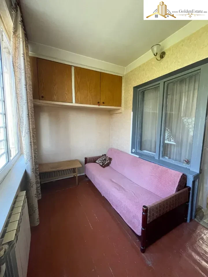 2 սենյականոց բնակարան Աղբյուր Սերոբի փողոցում Արաբկիրում, 72 քմ, նախավերջին հարկ, քարե շենք