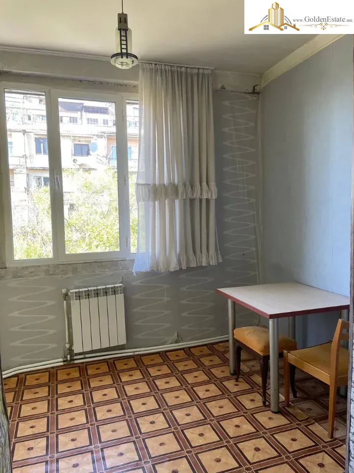 2 սենյականոց բնակարան Աղբյուր Սերոբի փողոցում Արաբկիրում, 72 քմ, նախավերջին հարկ, քարե շենք