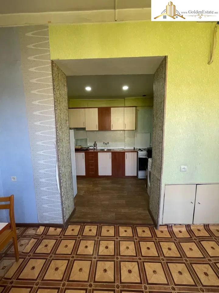 2 սենյականոց բնակարան Աղբյուր Սերոբի փողոցում Արաբկիրում, 72 քմ, նախավերջին հարկ, քարե շենք