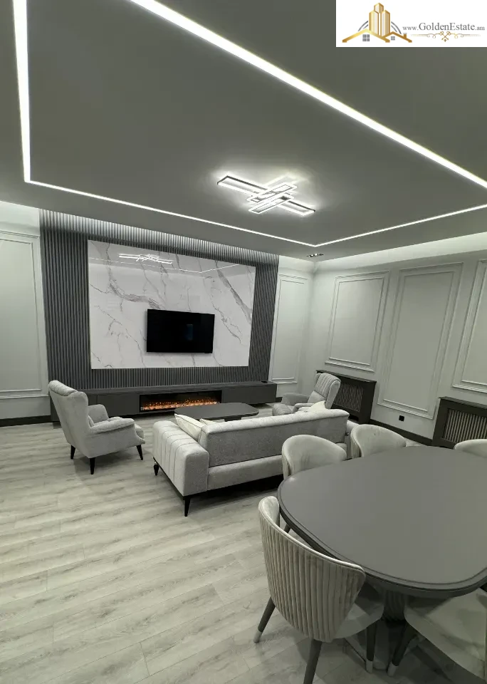 2 սենյականոց բնակարան Հանրապետության փողոցում կենտրոնում, 75 քմ, բարձր առաստաղներ, քարե շենք