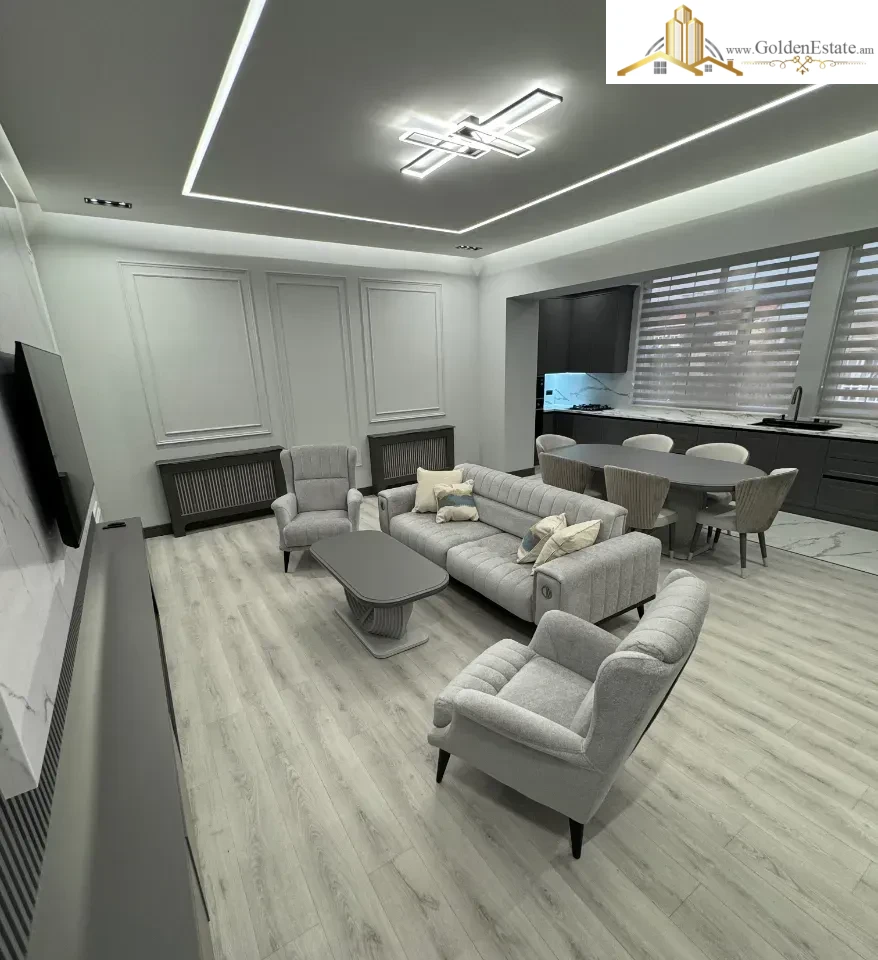 2 սենյականոց բնակարան Հանրապետության փողոցում կենտրոնում, 75 քմ, բարձր առաստաղներ, քարե շենք