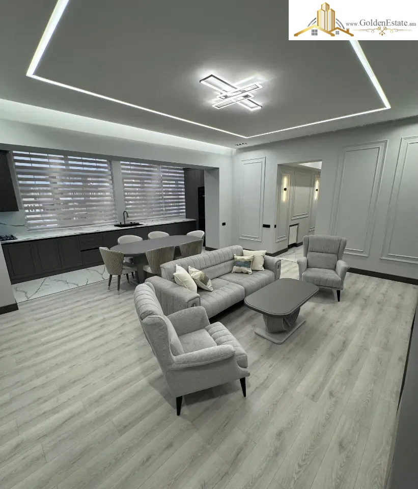 2 սենյականոց բնակարան Հանրապետության փողոցում կենտրոնում, 75 քմ, բարձր առաստաղներ, քարե շենք