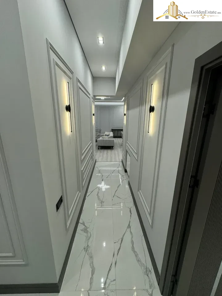 2 սենյականոց բնակարան Հանրապետության փողոցում կենտրոնում, 75 քմ, բարձր առաստաղներ, քարե շենք