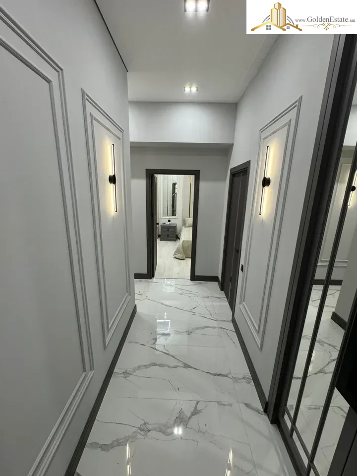 2 սենյականոց բնակարան Հանրապետության փողոցում կենտրոնում, 75 քմ, բարձր առաստաղներ, քարե շենք