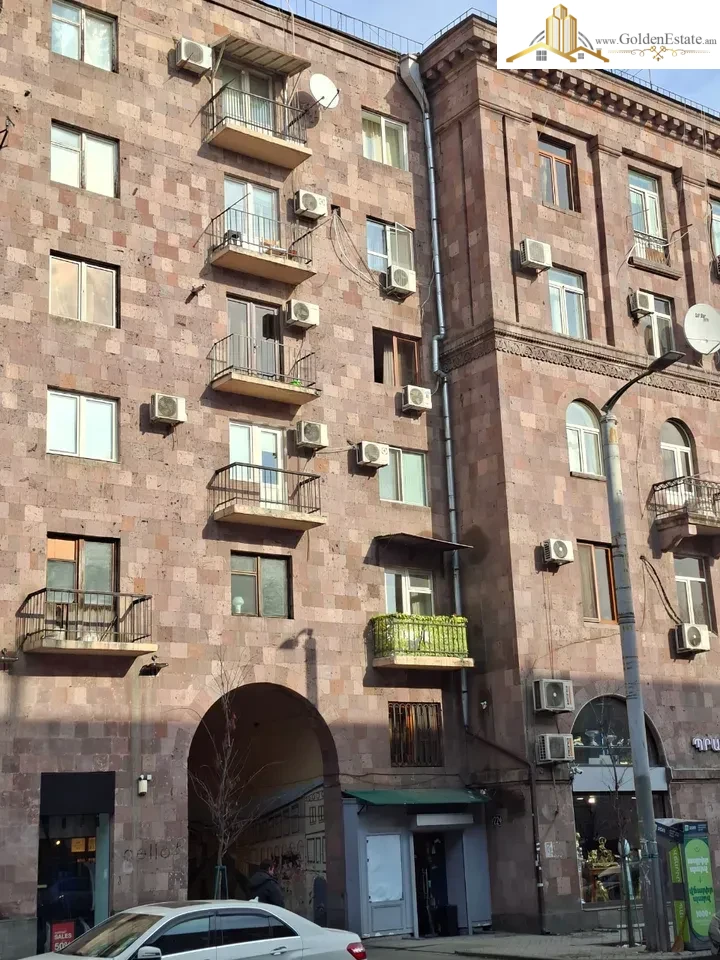 3 սենյականոց բնակարան Թումանյան փողոցում կենտրոնում, 74 քմ, քարե շենք