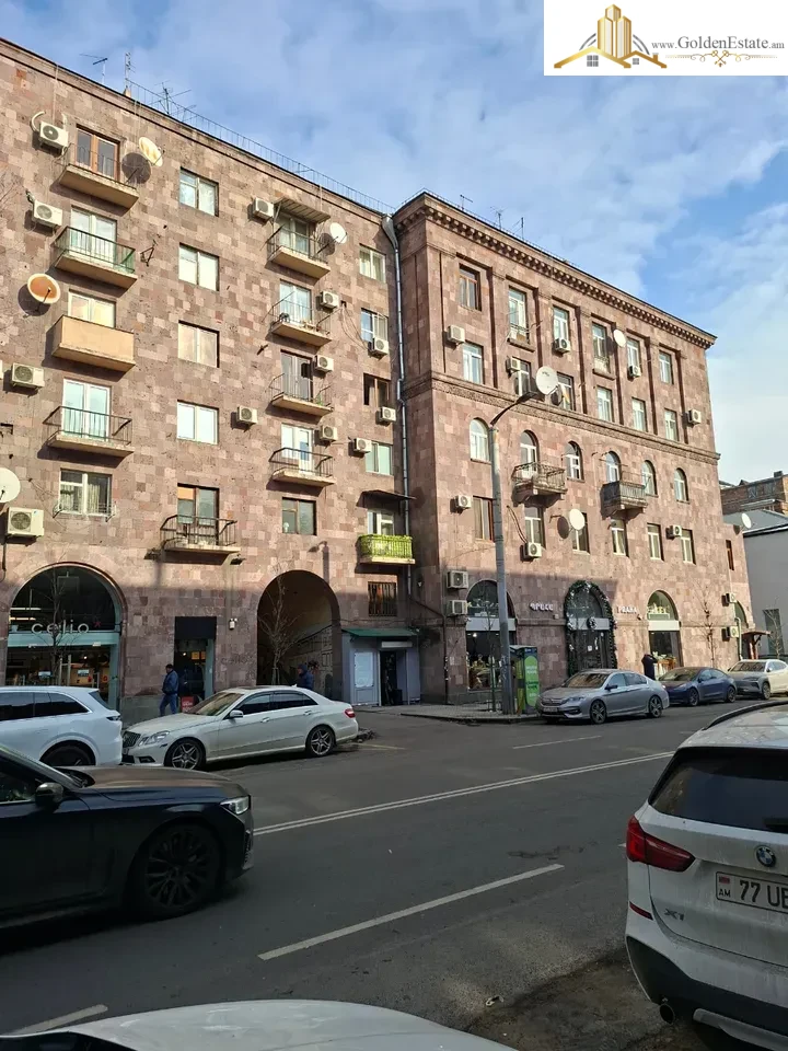 3 սենյականոց բնակարան Թումանյան փողոցում կենտրոնում, 74 քմ, քարե շենք