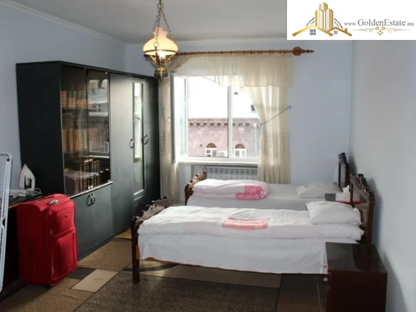 3 սենյականոց բնակարան Թումանյան փողոցում կենտրոնում, 74 քմ, քարե շենք