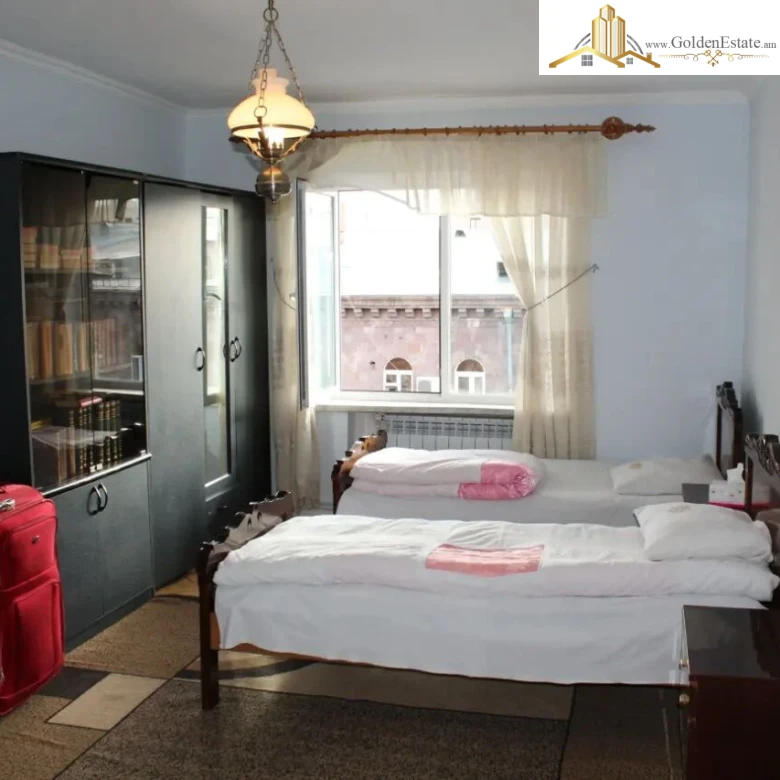 3 սենյականոց բնակարան Թումանյան փողոցում կենտրոնում, 74 քմ, քարե շենք