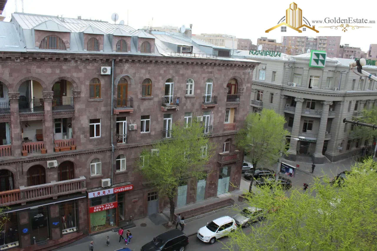 3 սենյականոց բնակարան Թումանյան փողոցում կենտրոնում, 74 քմ, քարե շենք