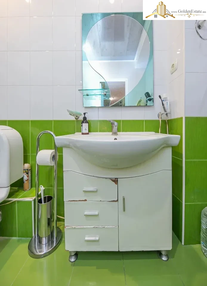 3 սենյականոց բնակարան Թումանյան փողոցում կենտրոնում, 74 քմ, քարե շենք