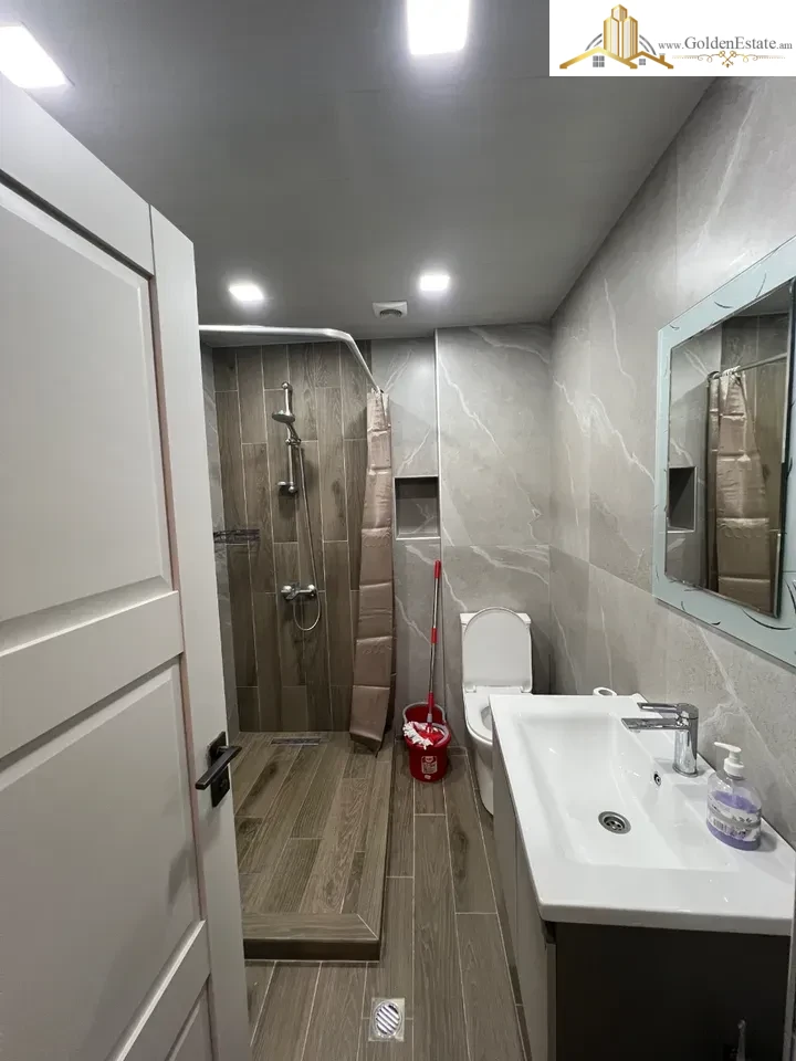 1 սենյականոց բնակարան նորակառույց շենքում Երզնկյան փողոցում Արաբկիրում, 39 քմ, նախավերջին հարկ