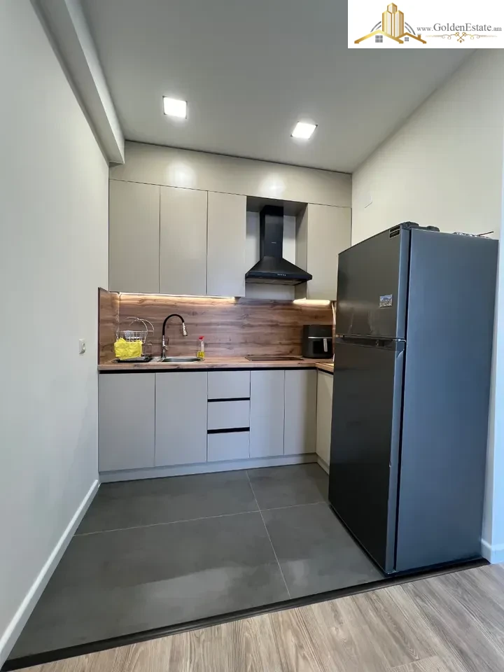 1 սենյականոց բնակարան նորակառույց շենքում Երզնկյան փողոցում Արաբկիրում, 39 քմ, նախավերջին հարկ