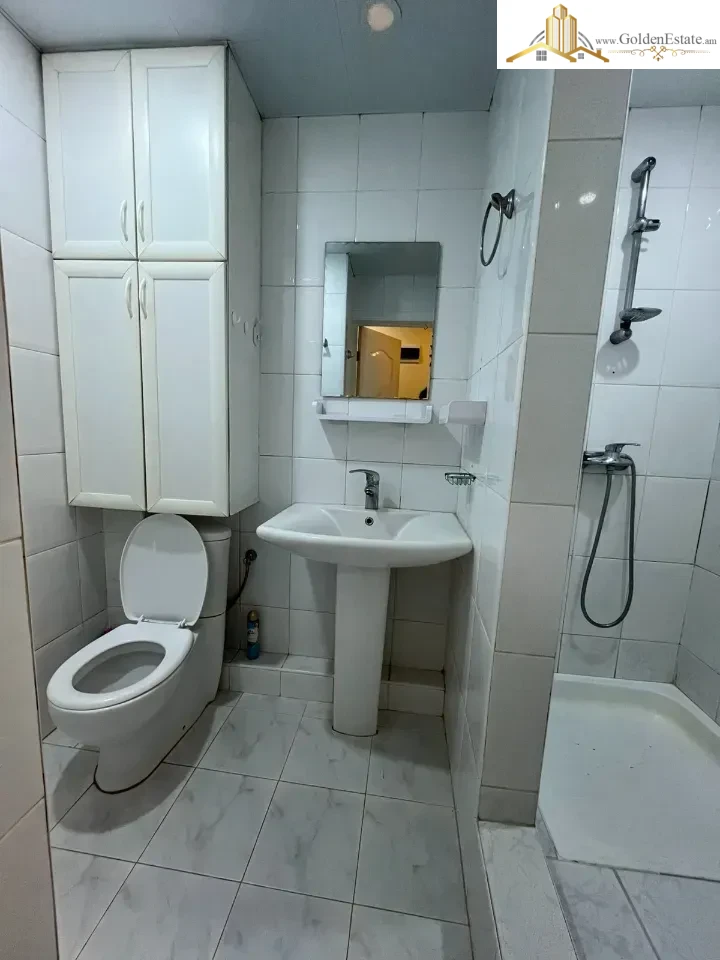 2 սենյականոց բնակարան Բադալ Մուրադյանի փողոցում Նոր Նորքում, 50 քմ, քարե շենք