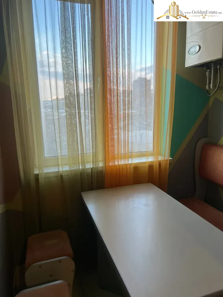 2 սենյականոց բնակարան Բադալ Մուրադյանի փողոցում Նոր Նորքում, 50 քմ, քարե շենք